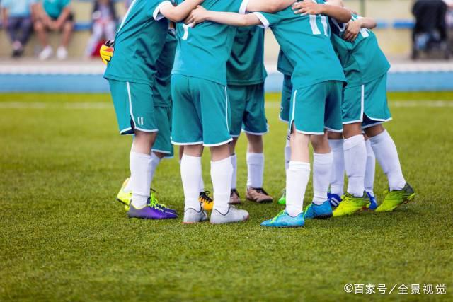组图：瑞士队史首次闯入八强 球员激动庆祝